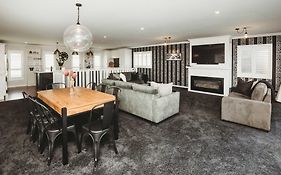 Buller Noire - Luxury New Plymouth Oceanview Home
